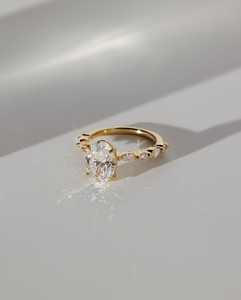 Anillo de Compromiso Personalizado para Mujer, Plata 925, Piedra Principal Ovalada, Moissanita Color D, VVS1, Anillo de Halo, Anillo de Promesa - Product Image 1