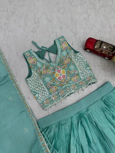 Conjunto de Lehenga Choli y Dupatta para Mujer, Completamente Cosido, con Hilo Pesado y Lentejuelas, Lona de Micro Algodón con Detalles en Dori - Product Image 3