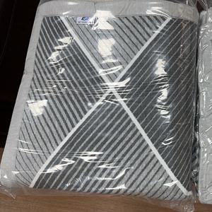 Couverture de lit en graphène à motif jacquard, durable et élégante - Product Image 1