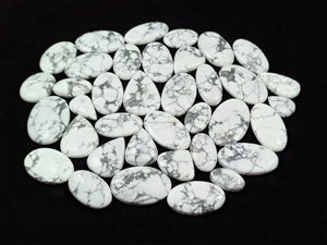 Vente en gros de pierres naturelles Howlite blanches Radha Arts, cabochons ovales/ronds/goutte de 20-40 mm pour la fabrication de bijoux DIY - Product Image 2