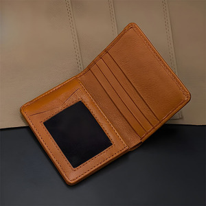 Portefeuille à trois volets couleur beige clair, avec fenêtre d'identification pratique, poche en maille transparente, plusieurs emplacements pour cartes, produits utiles en gros pour hommes - Product Image 4
