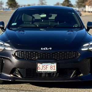 Kia Stinger <span class=keywords><strong>GT</strong></span>-Line <span class=keywords><strong>2022</strong></span> d'occasion, 1100 miles, 300 ch, turbo 4 cylindres, transmission intégrale, non modifiée - Product Image 1