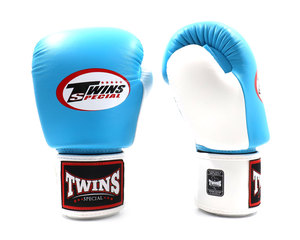 ถุงมือชกมวยหนังแท้สีน้ำเงินขาวสำหรับฝึกซ้อมและแข่งขัน ยี่ห้อ Twins อุปกรณ์ต่อสู้ มวยไทย MMA คิกบ็อกซิ่ง - Product Image 2