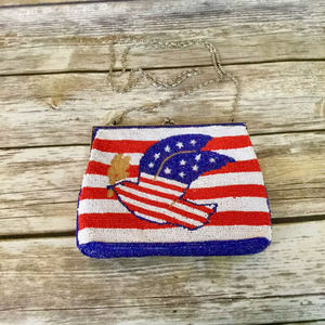 Bolso de mano artesanal con cuentas de pájaro y bandera de EE. UU., cartera con marco metálico, bolso de cadena de cuentas de semillas, cartera de fiesta para mujer, monedero con rayas rojas, blancas y azules - Product Image 1