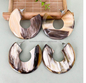 Boucles d'oreilles pendantes uniques en corne de buffle naturelle, accessoires de luxe personnalisables, cadeau d'Inde - Product Image 6
