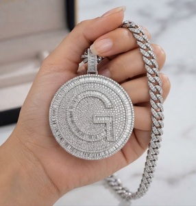Collar con Colgante de Diamante con Letra G Personalizada, Oro Sólido de 14K, Medallón Redondo con Diamantes Baguette, Joyería Hip Hop para Hombre - Product Image 2