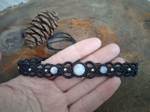 Gargantilla de Macramé Negra con Piedra Lunar, Estilo Gótico Bohemio, Collar Hecho a Mano con Piedra Lunar, Joyería Tejida de Estilo Brujería - Product Image 3