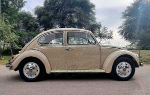 Auto Clásico Usado Tipo Beetle, Vehículo Compacto de 2 Puertas, Color Crema, para Colección y Exhibición - Product Image 2