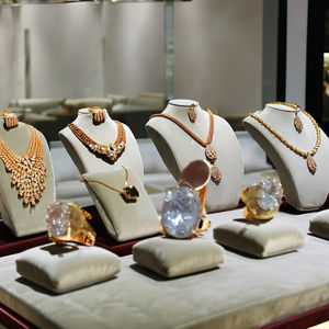 Indain Market Style White Beauty AD Stone personalizado para niñas mujeres Latón chapado en oro para ropa de fiesta - Product Image 1