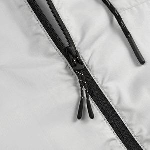 เสื้อแจ็คเก็ตกันลมแบบมีฮู้ดน้ำหนักเบาสำหรับกิจกรรมกลางแจ้ง NESTA SPORTS พร้อมโลโก้สั่งทำพิเศษ กันน้ำได้ เหมาะสำหรับการเดินป่าและเล่นกีฬา (Unisex) - Product Image 3