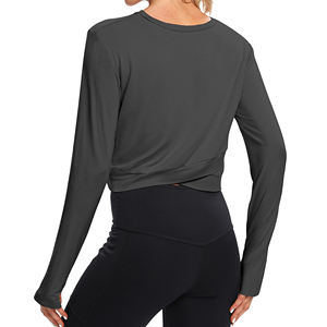 Camiseta deportiva de yoga transpirable, holgada, personalizada, lisa, de manga larga, ligera, para correr, gimnasio, yoga, para mujer. - Product Image 4