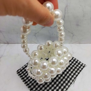 Mini bolso hecho a mano con perlas, accesorio de moda clásico de plástico blanco para mayores de 14 años - Product Image 1
