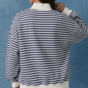 Sweat-shirt oversize à col montant rayé bleu marine et blanc pour femme, broderie Trackstar, en molleton épais - Product Image 4
