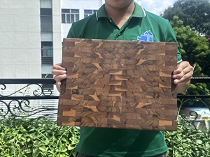 Planche à découper rectangulaire en teck massif avec rainure pour les jus, la plus vendue, fabriquée au Vietnam - Product Image 2