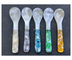 ช้อนเปลือกหอยเกรดสูงพร้อมด้ามเซรามิก ผลิตในเวียดนาม - อุปกรณ์ตกแต่งจากเปลือกหอยสำหรับใช้เสิร์ฟ - Product Image 1