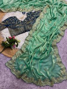 Sari indio de satén suave con bordado de lentejuelas, diseño exclusivo de Bollywood, ropa étnica, sari para bodas y fiestas para mujeres en EE. UU. - Product Image 4