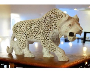 Statue de lion décorative en pierre savonneuse |   Sculpture d'animaux artisanale |   Sculpture en pierre d'extérieur de qualité export | Statue de lion - Product Image 1