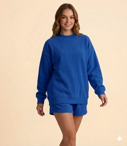 Conjunto de Top de Cuello Alto y Pantalones Cortos para Mujer de Alta Calidad, Diseñado con un Atractivo Estético, Visualmente Equilibrado y con Logotipo Personalizado a la Moda - Product Image 1