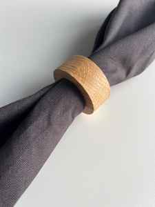 Anneaux de serviette modernes en résine écologique, décoration de table en osier, personnalisés pour une expérience culinaire élégante et raffinée par MS Handicraft - Product Image 2