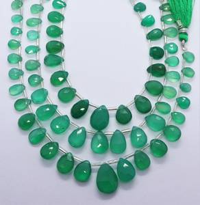 Perles d'onyx vert naturel facettées en forme de poire 6x8-8x12 MM, onyx briolette 7 pouces, brin de perles d'onyx vertes en forme de poire pour la création de bijoux - Product Image 1