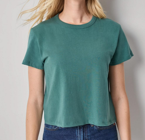 เสื้อยืดผู้หญิงผ้าฝ้ายหนา 240 GSM ทรงบ็อกซี่ ไหล่ตก ทรงหลวม สีพื้นเรียบ  ขายส่งเสื้อเปล่า รับผลิตตามแบบ - Product Image 4