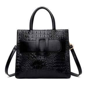 Sac à main noir à motif crocodile, sac bandoulière, sac fourre-tout pour femme, pour les voyages quotidiens - Product Image 1