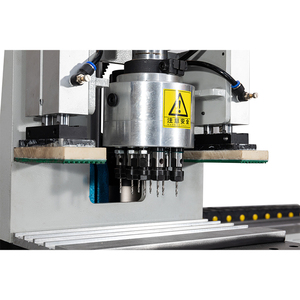 Enderezadora de Aluminio para Máquina CNC JUNDE con Sistema de Servoaccionamiento de Husillo, Integración de Taladrado y Roscado - Product Image 4