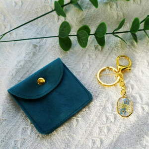 Porte-clés en résine de fleurs séchées, pendentif fait main en résine de fleurs pressées, porte-clés végétal, cadeau pour les passionnés de nature - Product Image 4