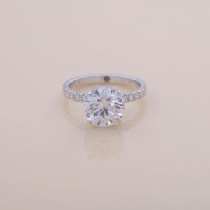 Anillo de Compromiso con Diamante Cultivado en Laboratorio de 3.08CT, Corte Redondo, Plata de Ley 925, Banda Pavé, Anillo Nupcial - Product Image 1