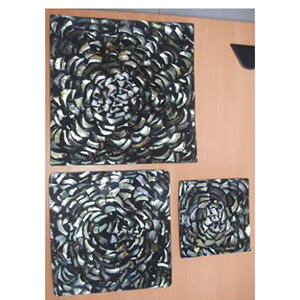 Plato de mosaico negro con diseño de mopa, vajilla de vidrio y manteles individuales. Mosaico negro con motivo de mopa, disponible en tamaños de 30x30/25x25cm/16x16cm. - Product Image 1