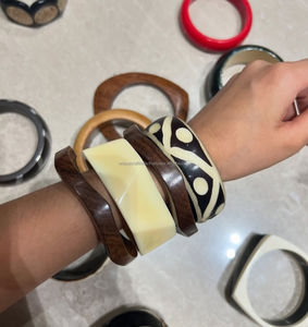 Brazaletes de Resina Personalizados, Brazalete Artístico de Acrílico para Mujer, Colección de Joyería de Diseño Único - Product Image 2