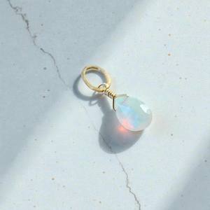 Colgante de Crisoprasa Natural Facetada en Forma de Pera, Envuelto en Alambre de Plata Chapado en Oro de 14K, Gema Verde, Amuleto de Joyería Religiosa - Product Image 2