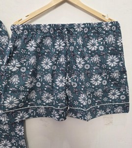Conjunto de Pijama de Verano 100% Algodón con Estampado Floral para Mujer, Camisa con Botones y Pantalones Cortos, Azul Blanco Sanganeri - Product Image 4