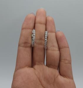 Pendientes de Aro Huggie de Oro de 14K con Diamante Cultivado en Laboratorio de 1 Ct, Diamante en el Interior, Regalo de Lujo para Mujer, Joyería Minimalista para Bodas y Fiestas - Product Image 6