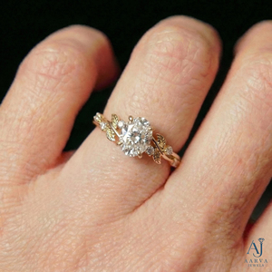 Anillo de Eternidad con Hojas y Piedra Central Ovalada de Moissanita con Engaste de Garras, Chapado en Oro de 18K, de Moda, para Compromiso - Product Image 1
