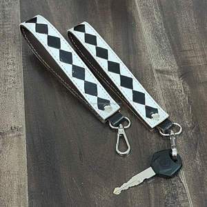 Porte-clés en cuir de vachette à carreaux personnalisé en usine avec fermoir métallique, cordon créatif, clip à clés très vendu pour unisexe - Product Image 4