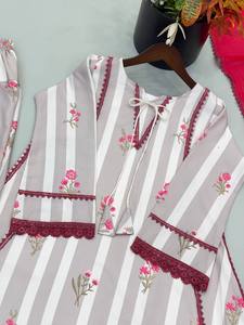 Conjunto de 3 piezas de moda estilo pakistaní: Kurti corto de algodón estampado con salwar Patiala y traje Punjabi floral a rayas - Product Image 3