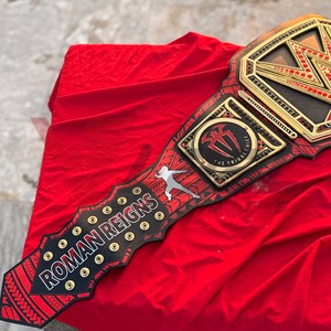 เข็มขัดแชมป์มวยปล้ำแบบไม่มีข้อสงสัย รุ่น Roman Reigns 1,316 วัน ซีรีส์ลายเซ็น  ขนาดผู้ใหญ่  วัสดุสังกะสี 4 มม.  แบบสั่งทำพิเศษ - Product Image 5