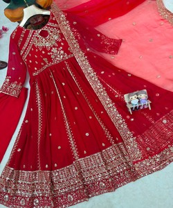 Salwar Kameez Rouge Brodé pour Femme, Coupe Ample Longue, Tenue Ethnique de Mariage Style Inde Pakistan 85553 VRINDAVAN- LC 1481 - Product Image 4