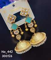 Boucles d'oreilles pendantes géométriques tendance en alliage finition or avec diamants américains et perles pour femmes, idéales pour les soirées et mariages