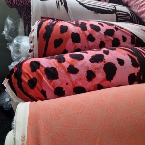 Hecho en Corea, 95% poliéster, 5% spandex, tela ITY estampada en lote, muchos diseños florales, la mejor calidad, hermosos diseños. - Product Image 6