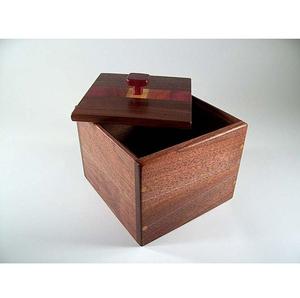 Boîte de rangement en bois sculpté pour artisanat traditionnel, objets de collection, souvenirs, accents décoratifs et emballages cadeaux - Product Image 1
