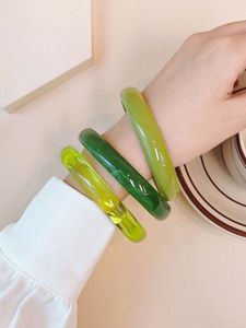 Bracelet en résine de bois coloré, fait main en Inde, par AFZA ENTERPRISES - Product Image 5