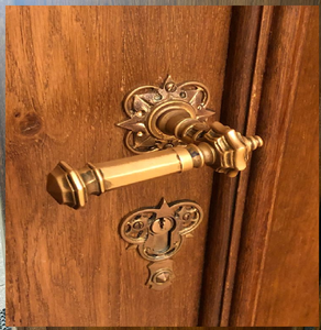 Gran timbre antiguo para puerta con tirador vertical a juego para puerta de madera maciza, disponible a precios de mayorista. - Product Image 4