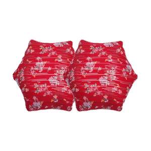 Funda de Cojín Moderna Color Carmesí de Seis Esquinas, Ideal para Sofá, Dormitorio, Sala de Estar o Asientos de Piso, Disponible para la Venta - Product Image 1