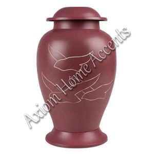 Urne funéraire sophistiquée en aluminium fabriquée à la main avec des gravures détaillées Souvenir commémoratif par Axiom Home Accents - Product Image 2