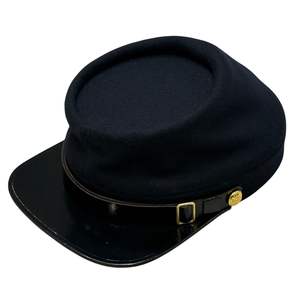 Casquette de garde de gendarmerie, également connue sous le nom de kepi ou casquette de soldat, servant de couvre-chef typique. - Product Image 6