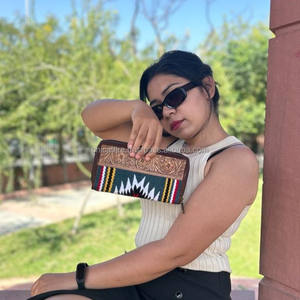 กระเป๋าสตางค์หนังอานม้าแบบตะวันตกกระเป๋าถือสไตล์ผู้หญิงกระเป๋าหนังแอซเท็กสำหรับผู้หญิงกระเป๋าสตางค์อเนกประสงค์หนังแกะสลักด้วยมือของขวัญสำหรับเธอ - Product Image 4