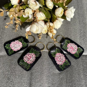 Porte-clés en cuir taillé sculpté à la main Porte-clés en cuir de forme exotique mignon Accessoires en cuir taillé Porte-clés mignons pour unisexe - Product Image 2