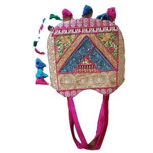 Sac de fête Banjara fait main de créateur indien brodé pour femmes cadeau de mariage vintage deux poignées fermeture à glissière motif de fil - Product Image 1